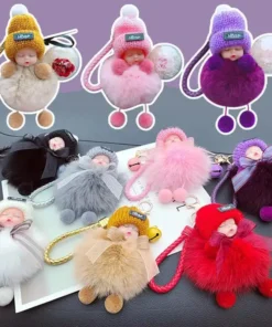 Slatka simulacija plišane škiljave lutke